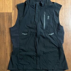 On Running Clouds OC weather vest ladies Large . NWOT